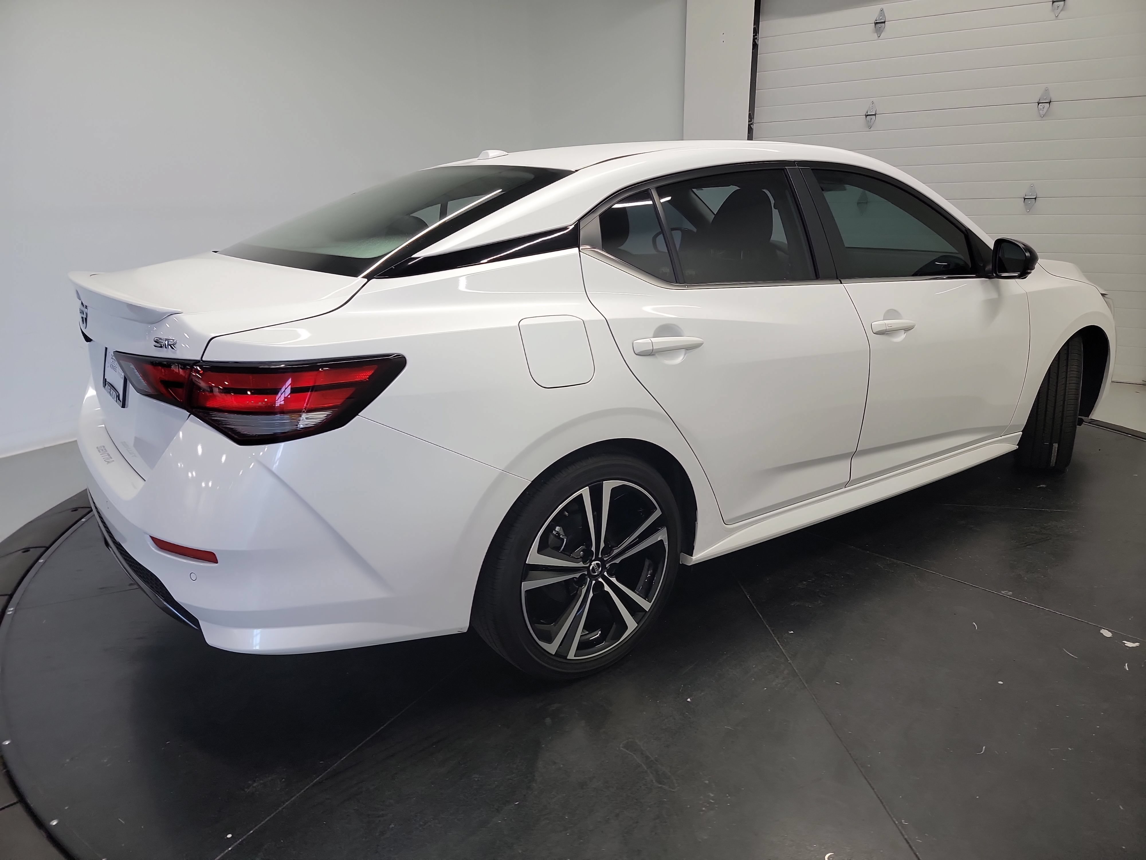 Used 2023 Nissan Sentra SR w/ SR Premium Package FWD image 9