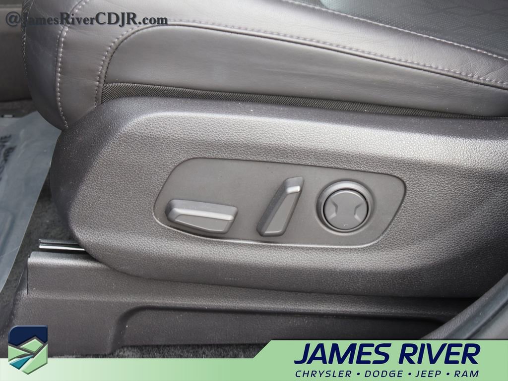 Used 2023 Kia Carnival LX image 22