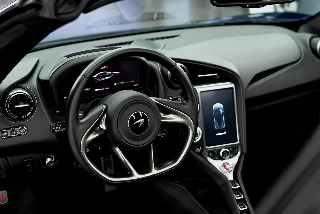 Used 2020 McLaren 720S Spider RWD image 18