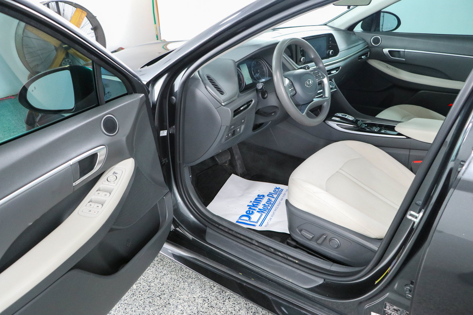 Used 2022 Hyundai Sonata SEL w/ Cargo Package FWD image 3