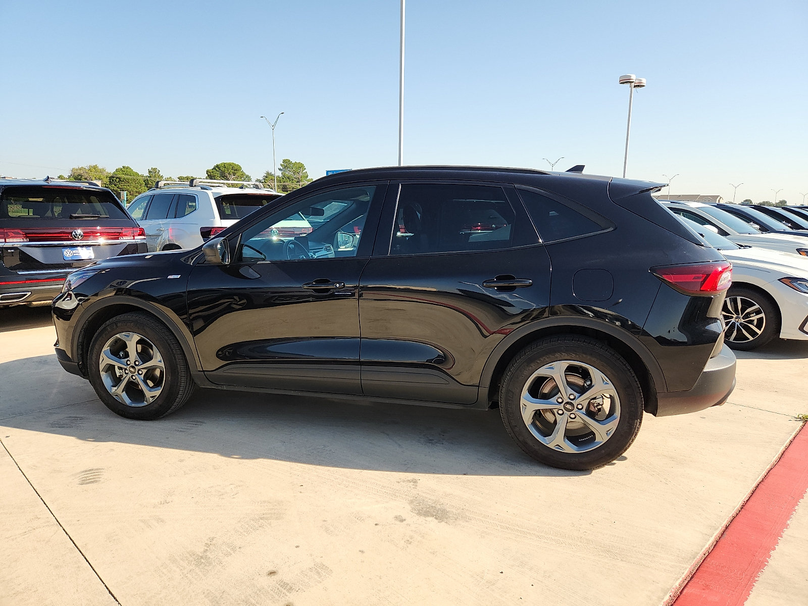Used 2025 Ford Escape ST-Line FWD image 3