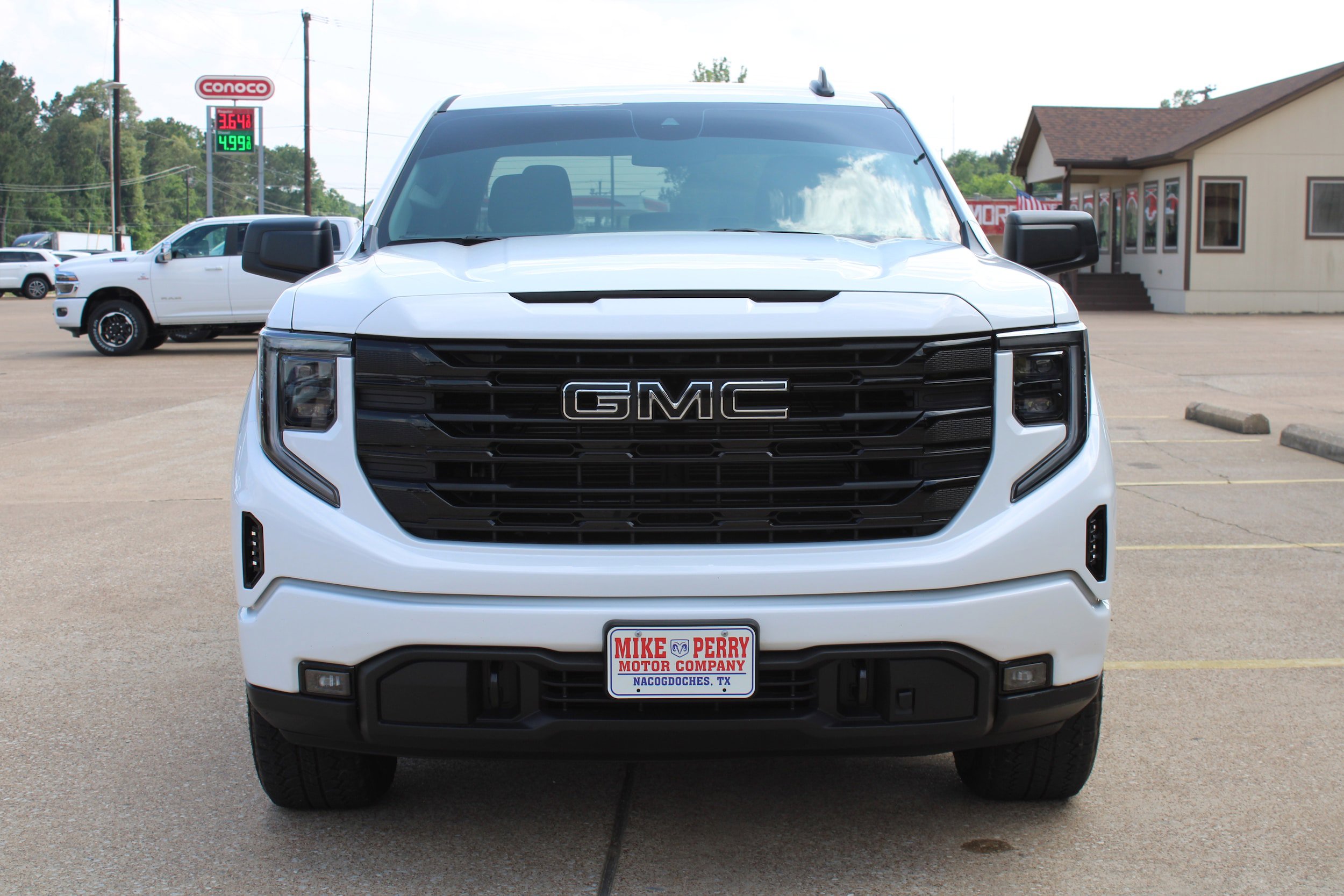 Used 2025 GMC Sierra 1500 Elevation w/ LPO, Elevation Black Package AWD/4WD image 4