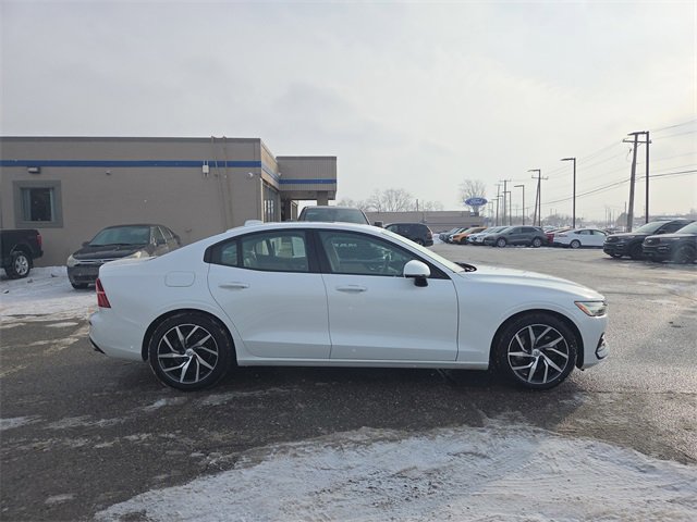 Used 2019 Volvo S60 T5 Momentum w/ Premium Package image 13