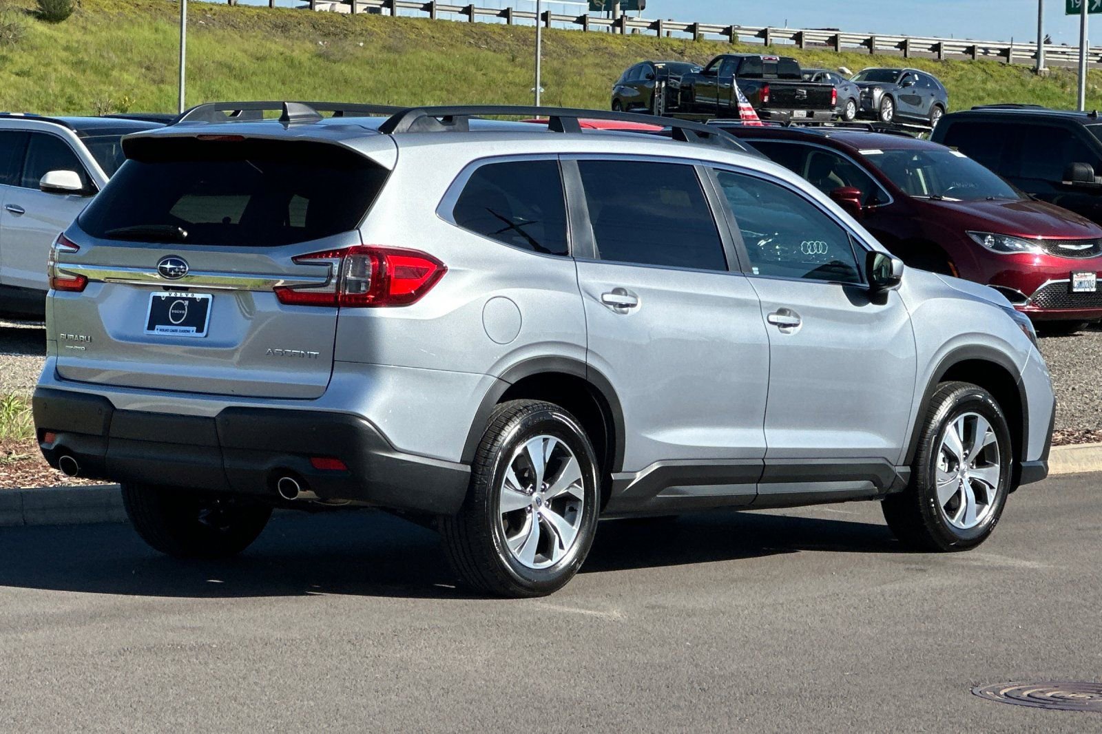 Used 2024 Subaru Ascent Premium w/ Convenience Package image 3