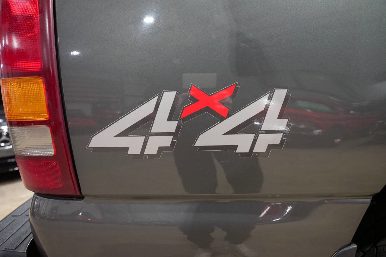 Used 1999 Chevrolet Silverado 1500 LS w/ Firm Ride Suspension Pkg AWD/4WD image 27