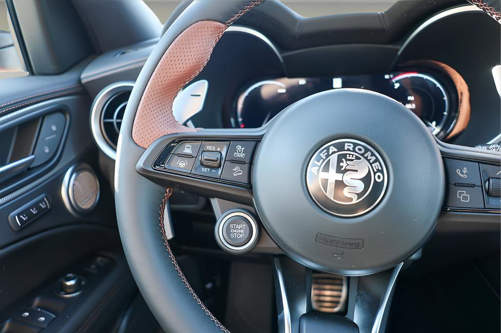 New 2025 Alfa Romeo Stelvio Sprint image 12