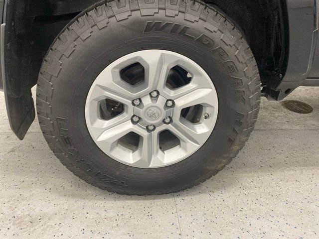 Used 2019 Toyota 4Runner SR5 AWD/4WD image 5
