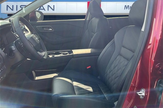 New 2026 Nissan Rogue Platinum image 9