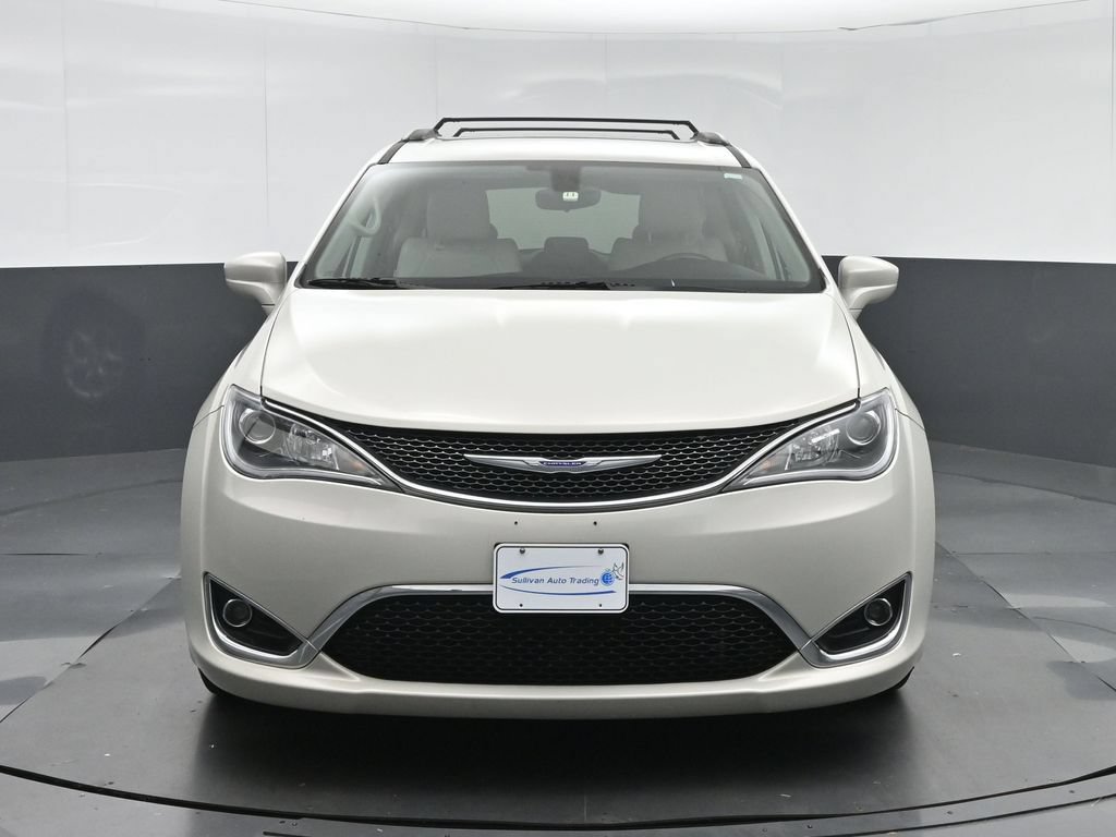 Used 2017 Chrysler Pacifica Touring-L w/ Tire & Wheel Group FWD image 2