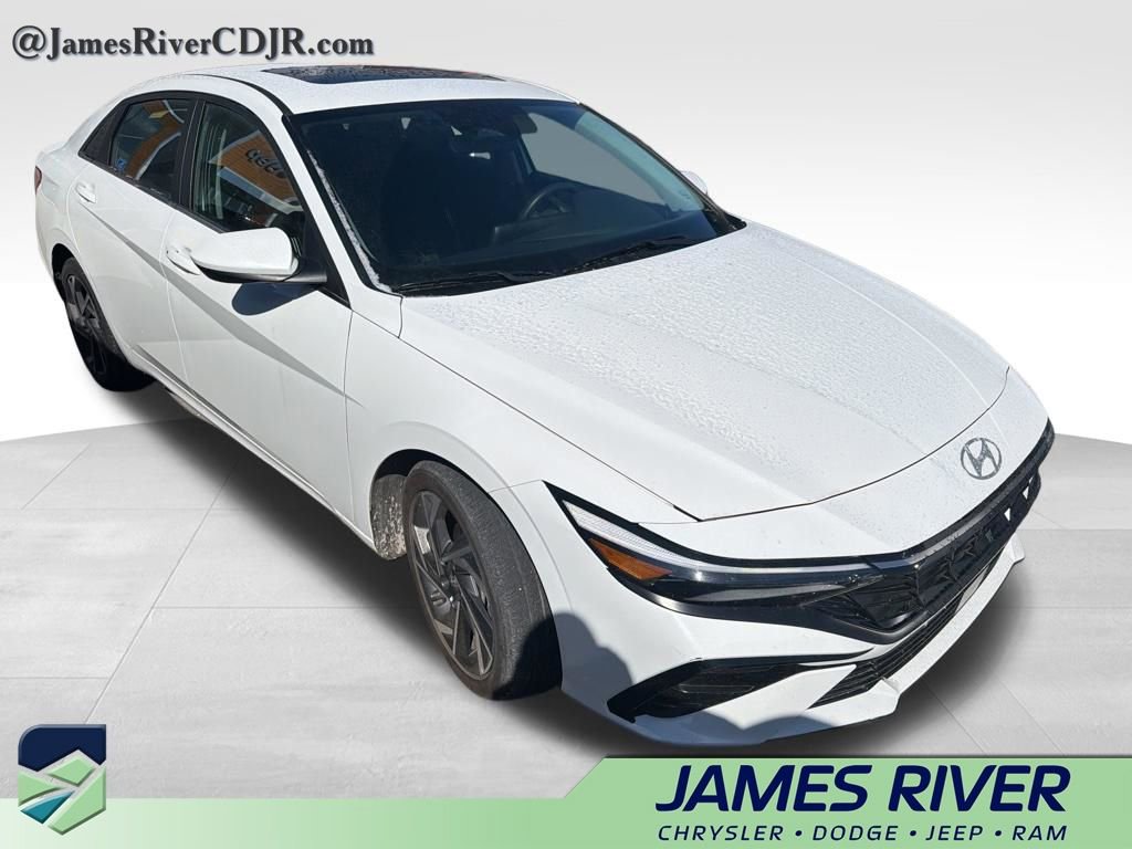 Used 2025 Hyundai Elantra SEL image 4