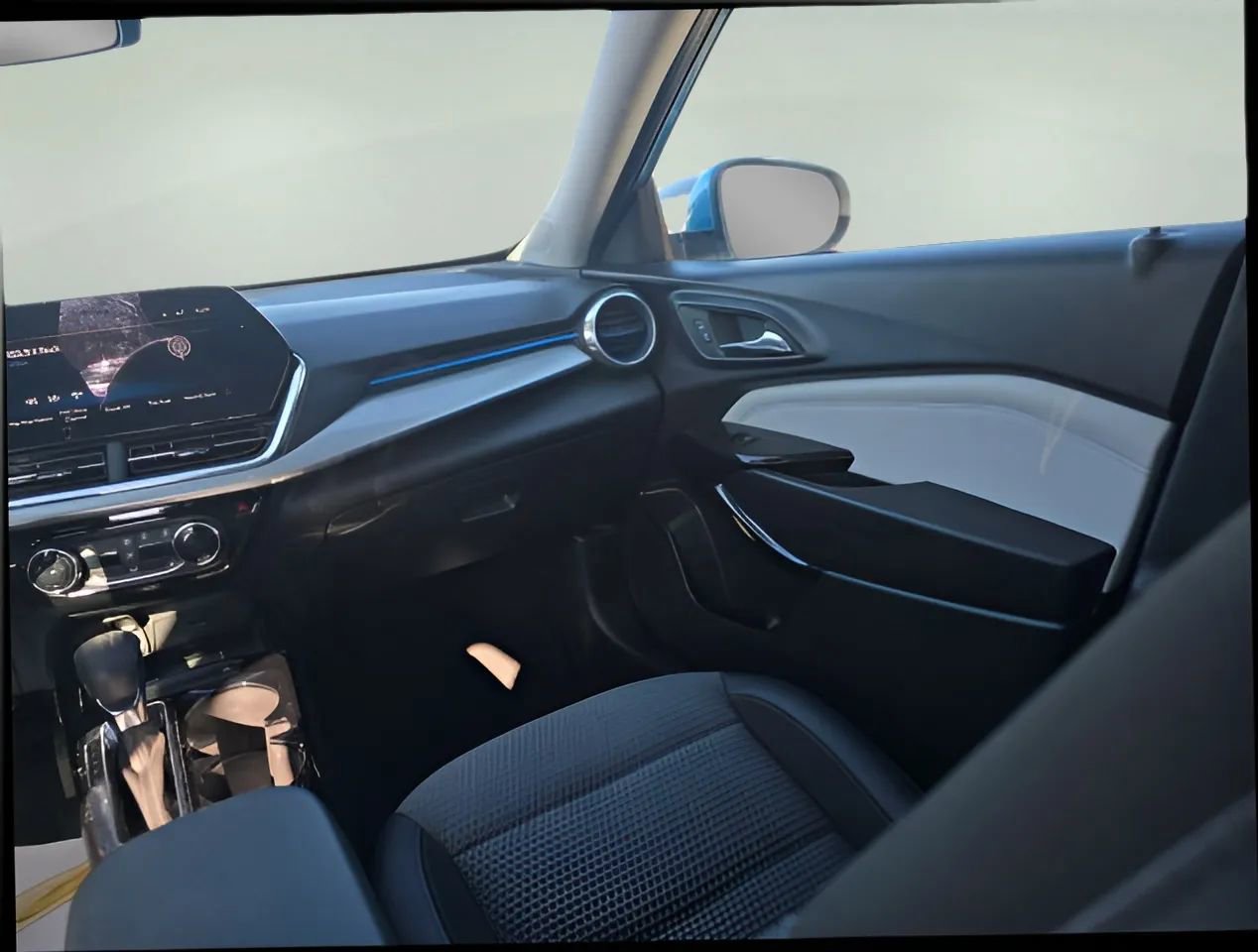 Used 2025 Chevrolet Trax LT w/ Driver Confidence Package image 15