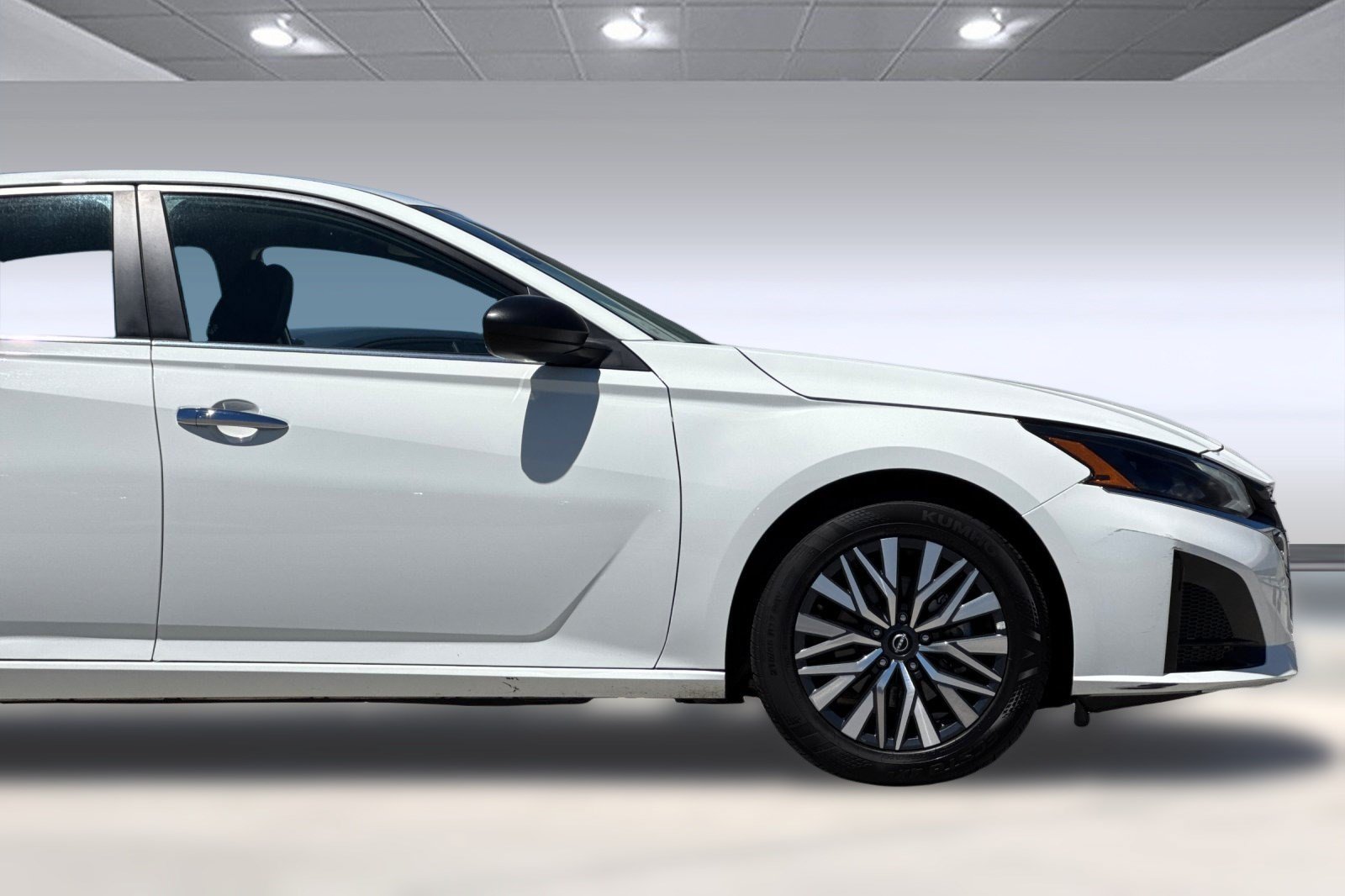 Used 2025 Nissan Altima 2.5 SV FWD image 34