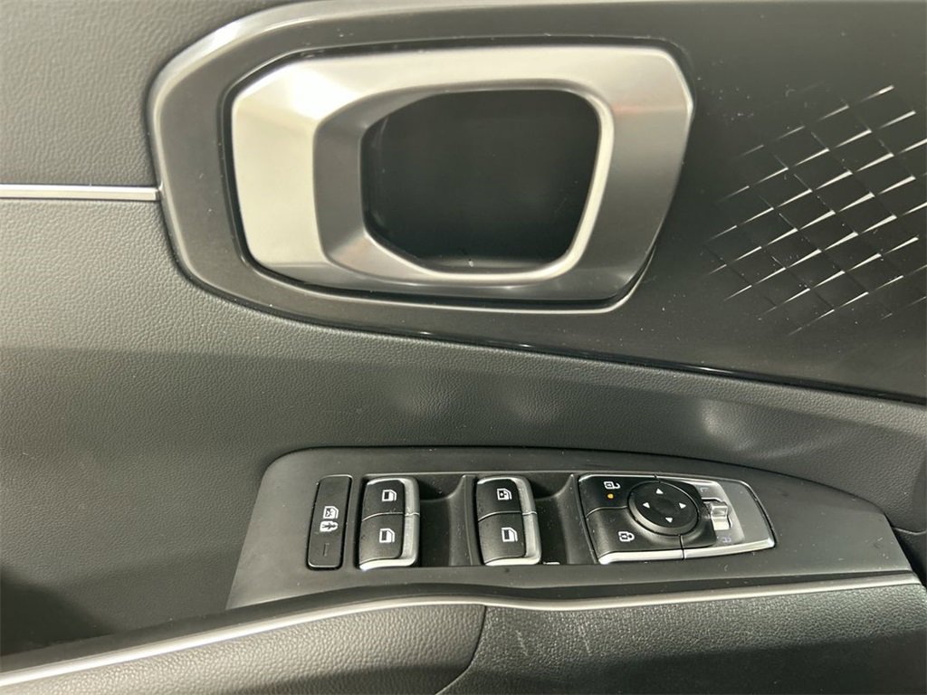 Certified 2025 Kia Sorento S image 11