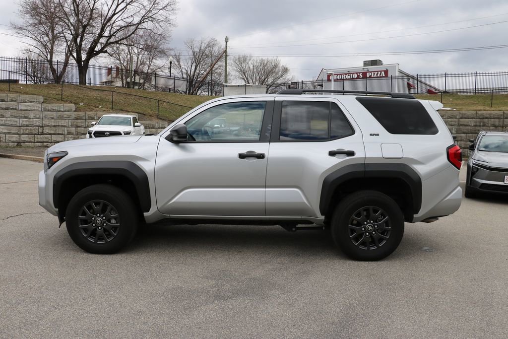Used 2025 Toyota 4Runner SR5 AWD/4WD image 3