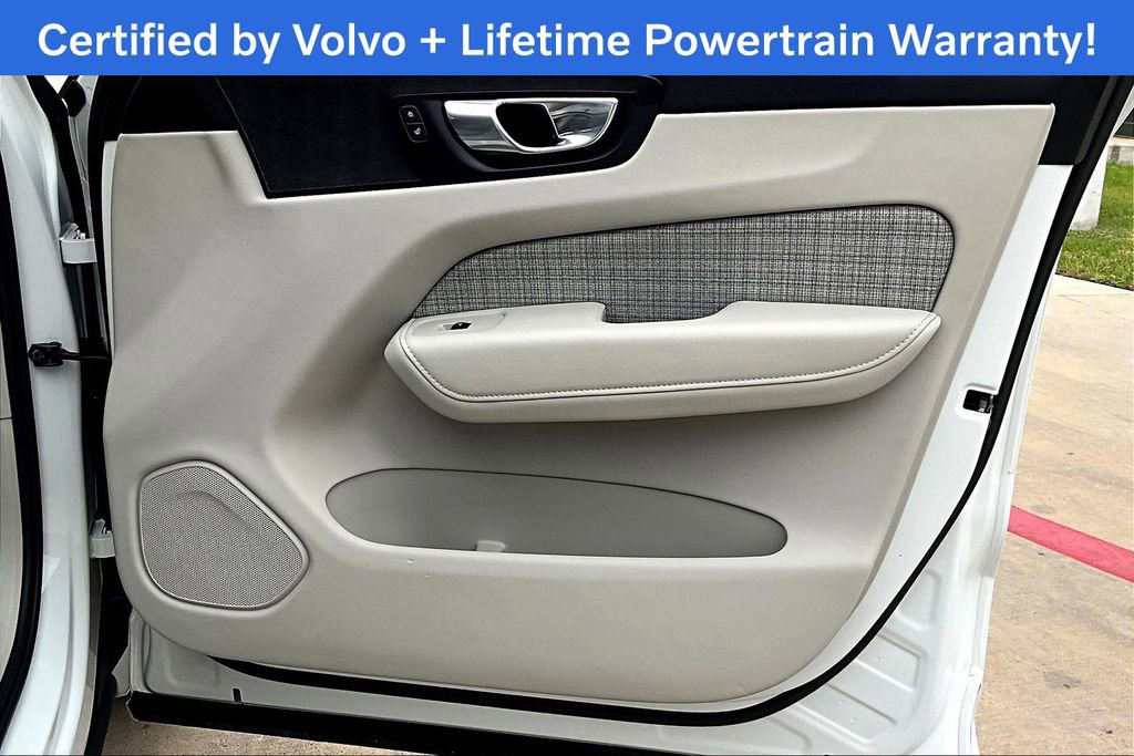 Used 2022 Volvo XC60 B5 Momentum image 24