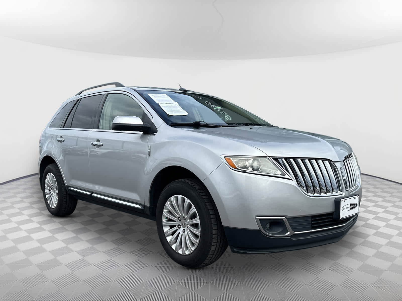 Used 2012 Lincoln MKX FWD w/ Class II Trailer Tow Pkg image 2