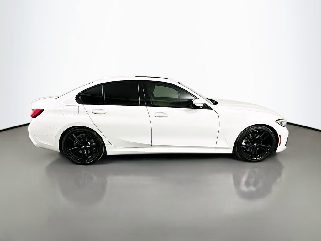 Used 2022 BMW 330i Sedan w/ M Sport Package image 4