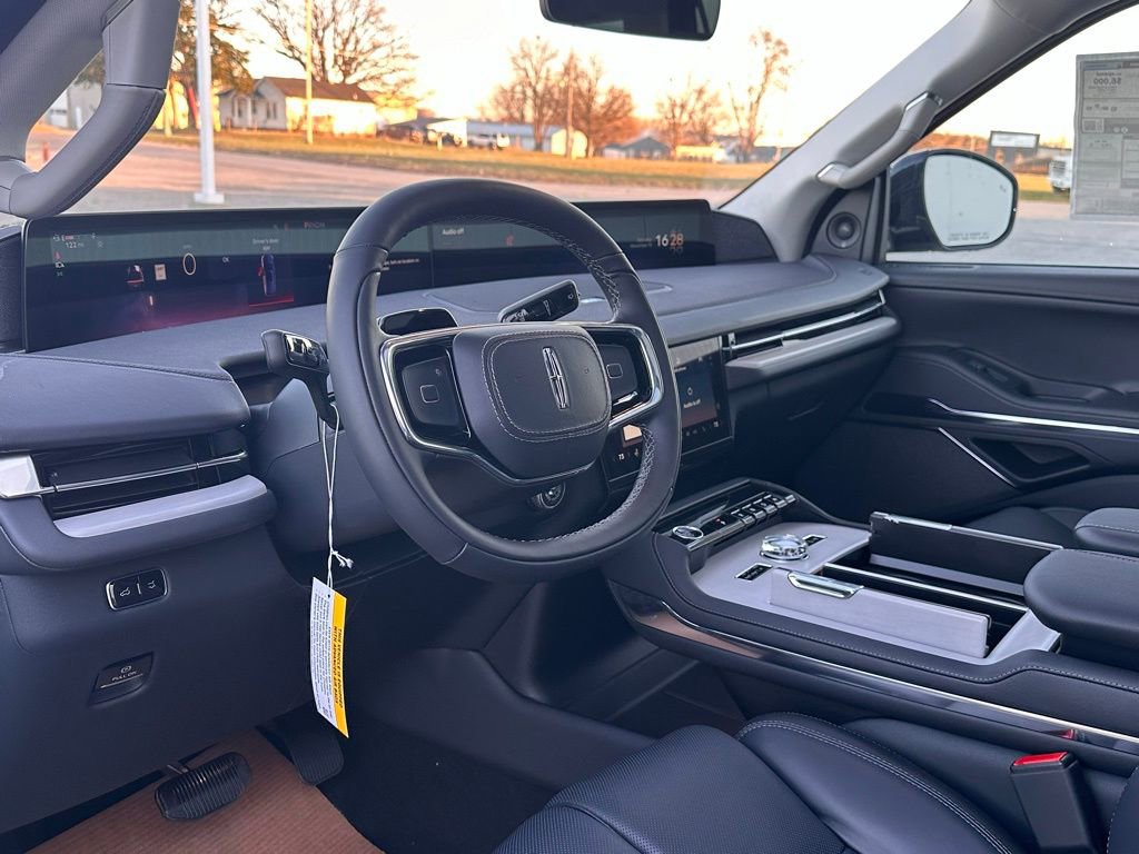 New 2025 Lincoln Navigator Reserve image 8