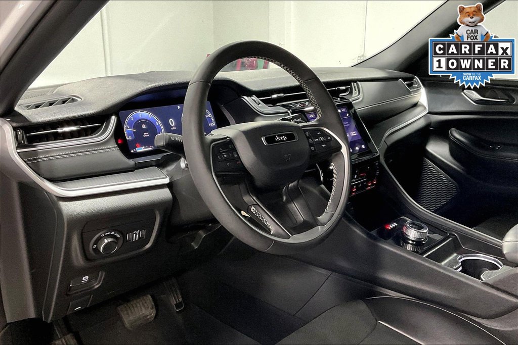 Used 2025 Jeep Grand Cherokee L Altitude RWD image 16