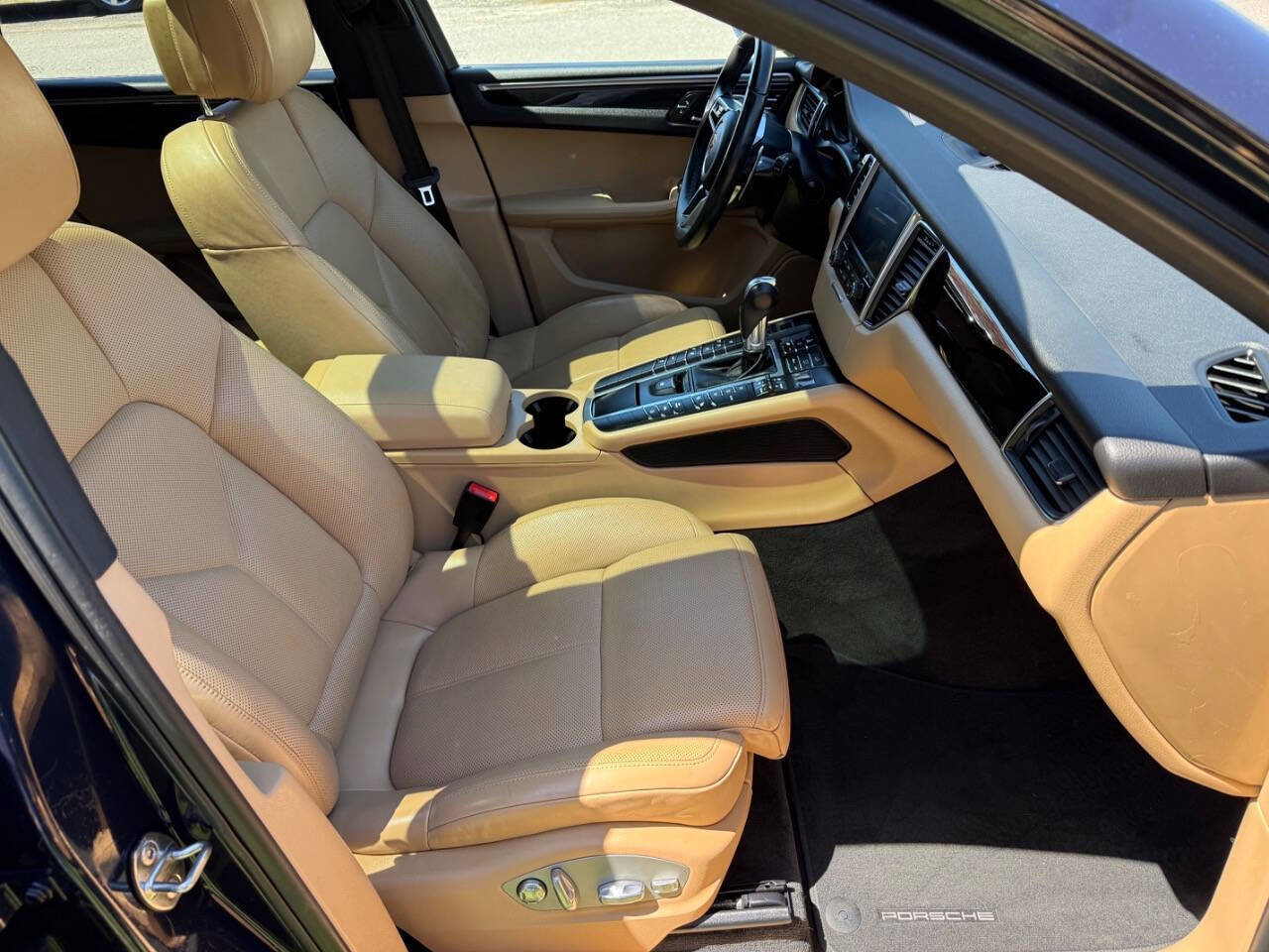 Used 2018 Porsche Macan AWD/4WD image 16