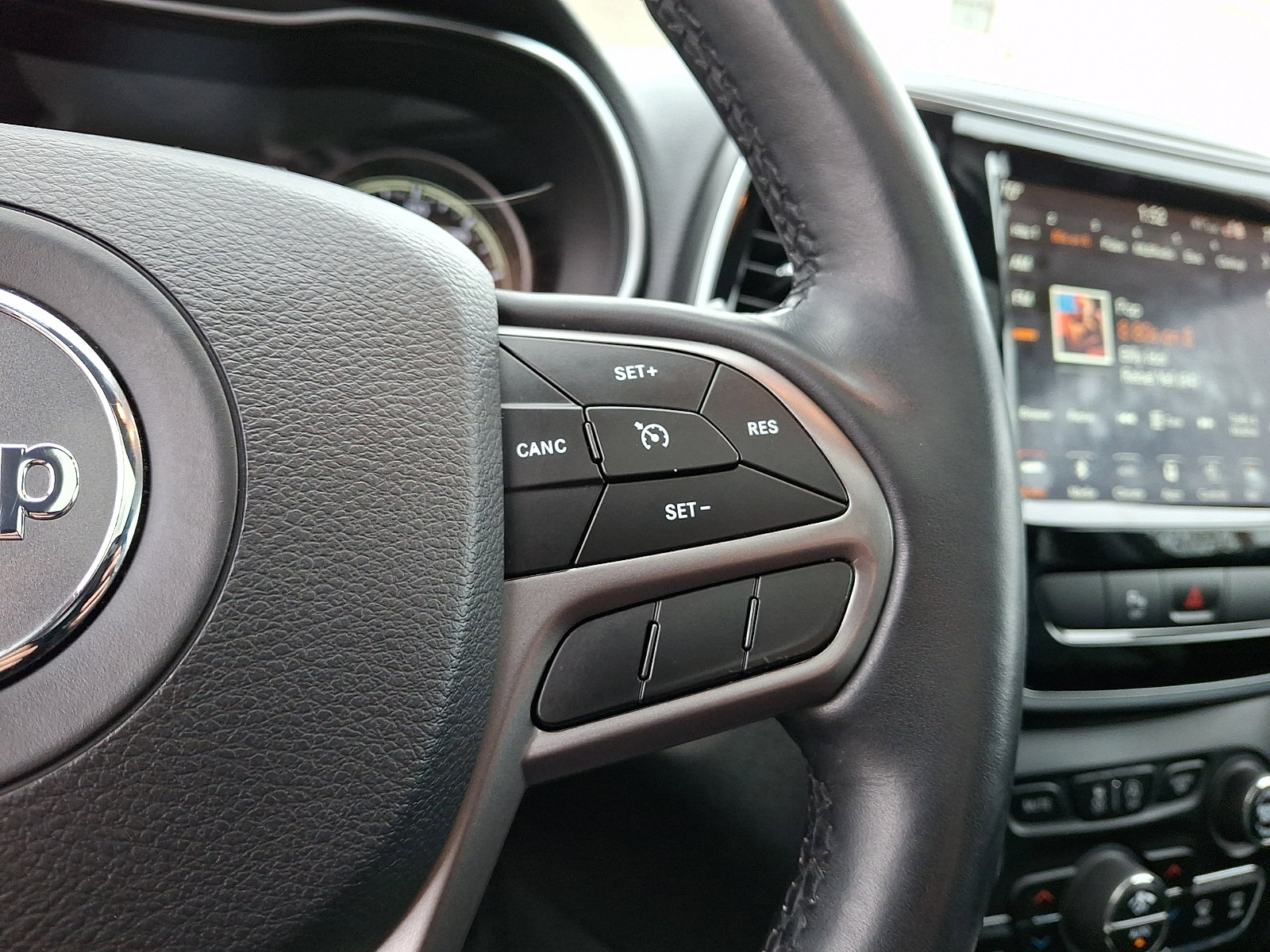 Used 2019 Jeep Cherokee Limited image 23