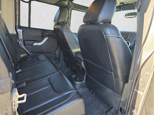 Used 2016 Jeep Wrangler Unlimited Rubicon AWD/4WD image 11