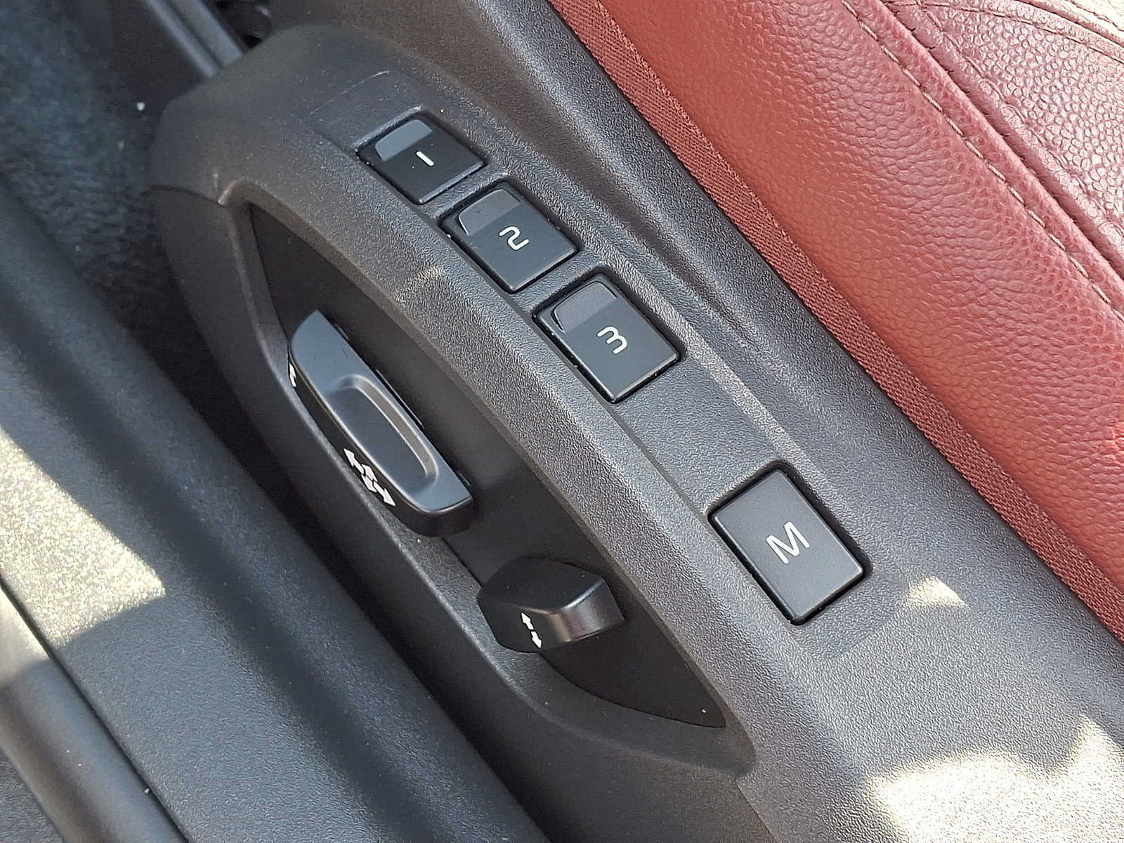 Used 2013 Volvo C70 T5 FWD image 12