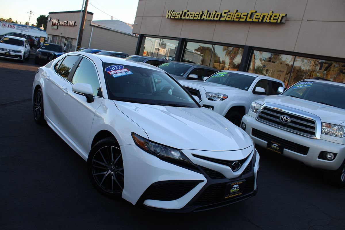 Used 2022 Toyota Camry SE w/ Carpet Mat Package (TMS) FWD image 34