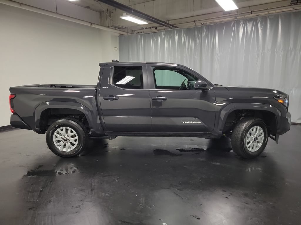 Used 2026 Toyota Tacoma SR5 AWD/4WD image 9