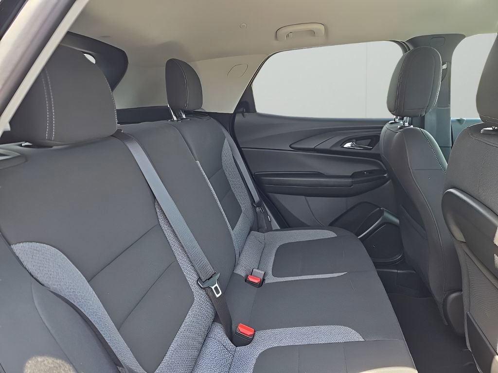 Used 2025 Chevrolet TrailBlazer LT AWD/4WD image 16