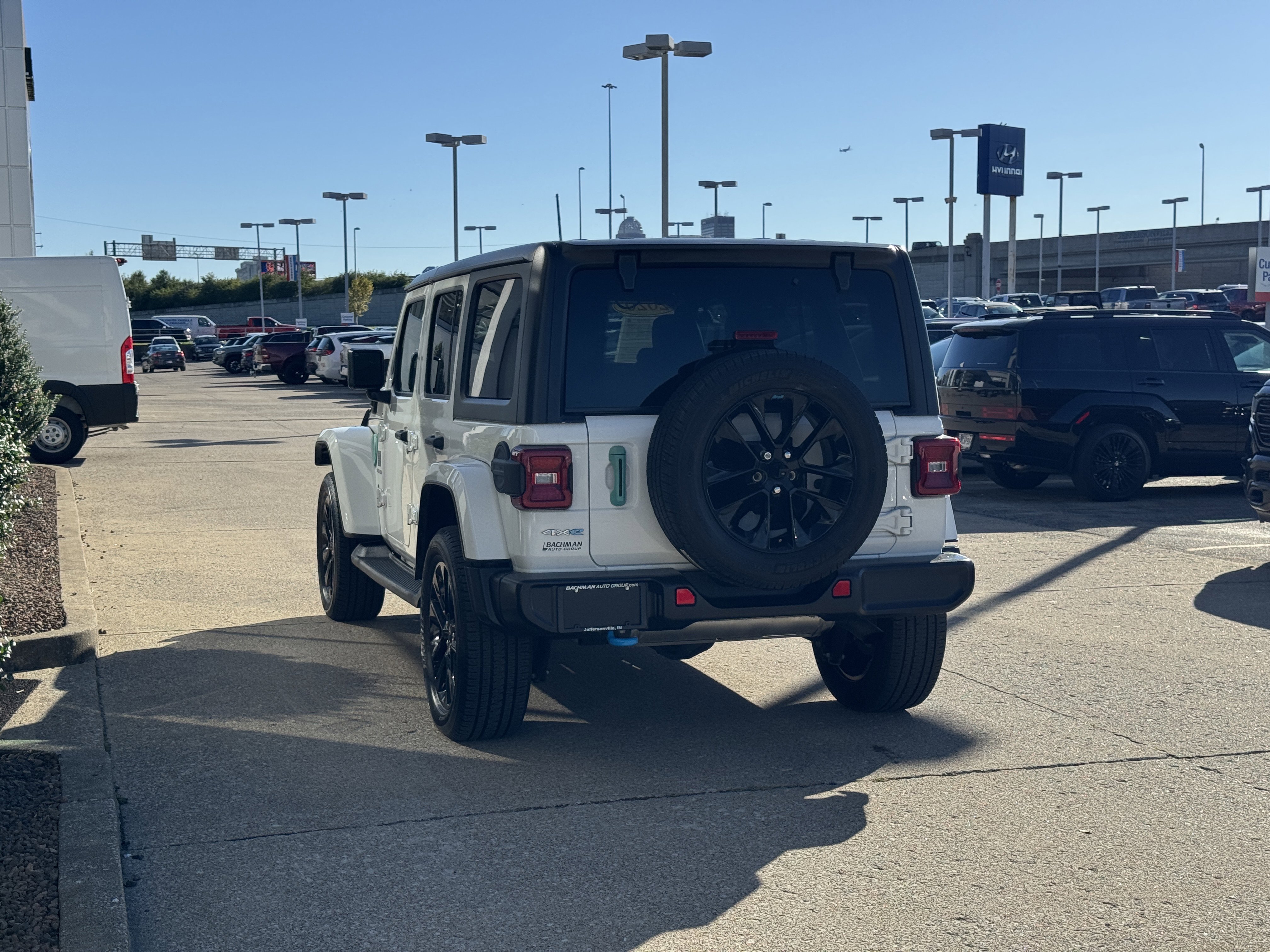 Used 2022 Jeep Wrangler Unlimited Sahara w/ Cold Weather Group image 7