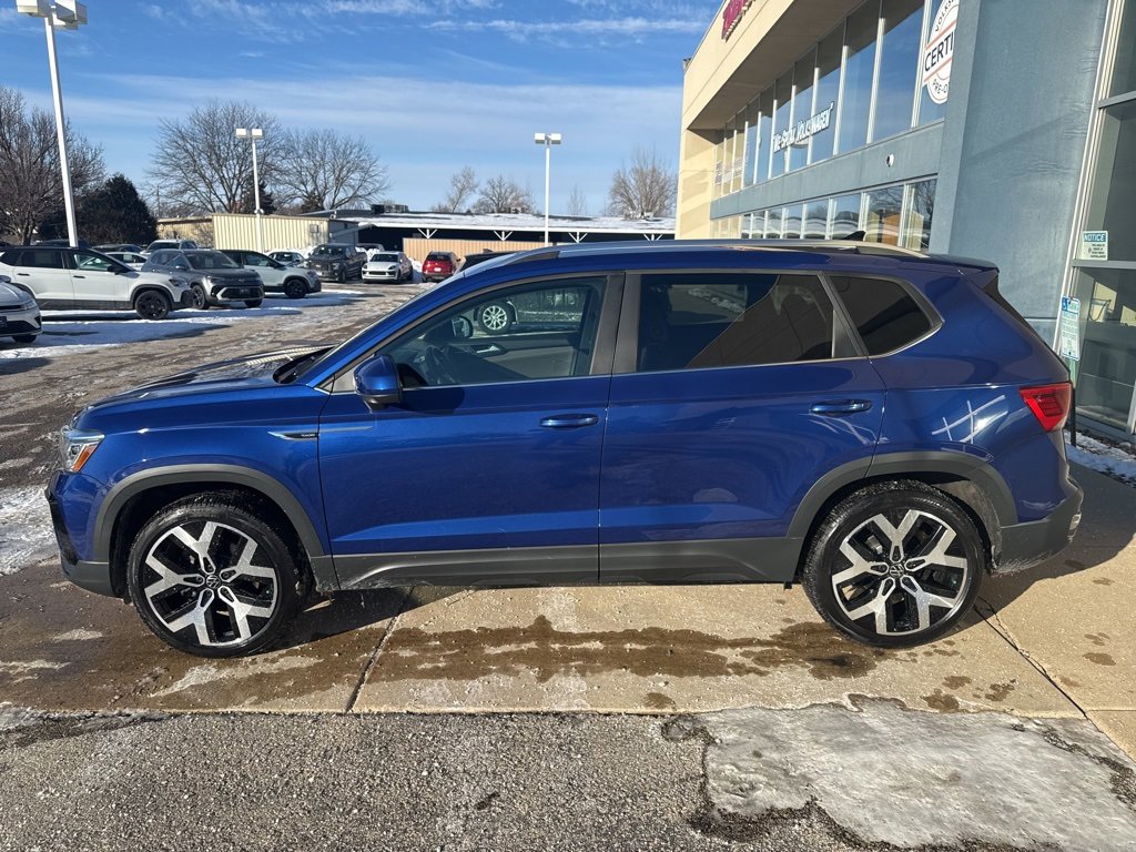 Certified 2023 Volkswagen Taos SEL image 5
