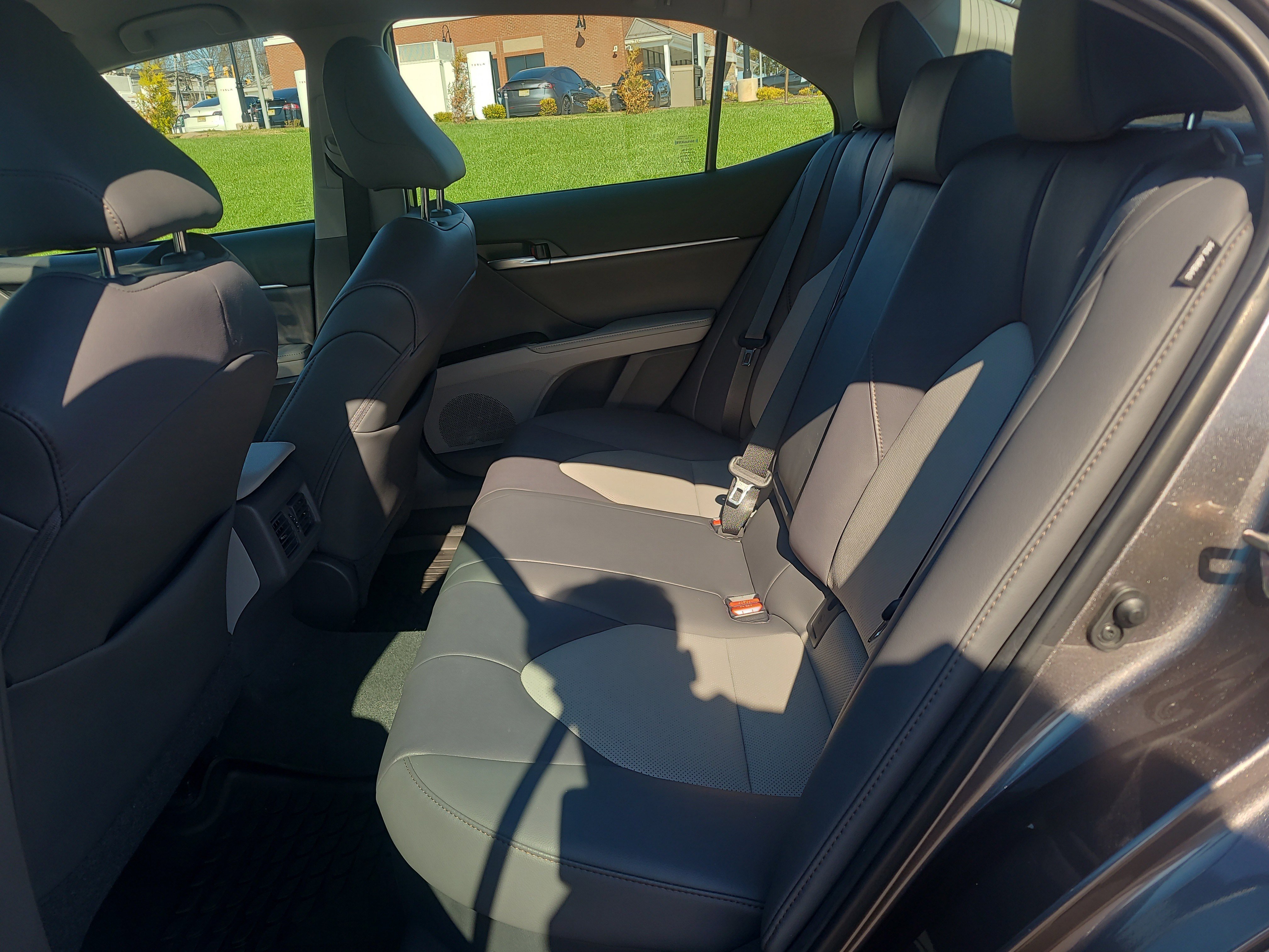 Used 2020 Toyota Camry XLE image 28