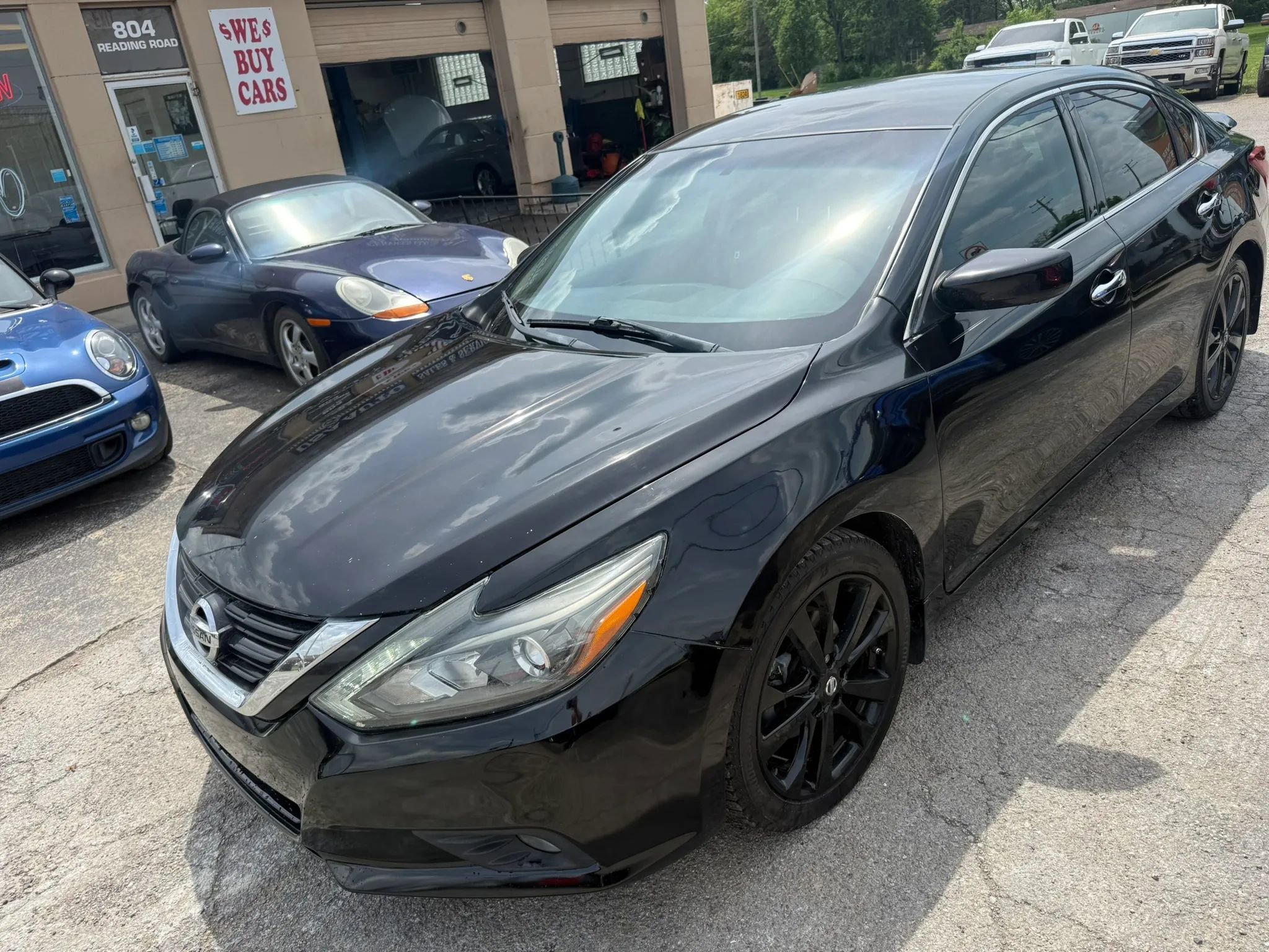 Used 2017 Nissan Altima 2.5 SR w/ Midnight Edition Package FWD image 2