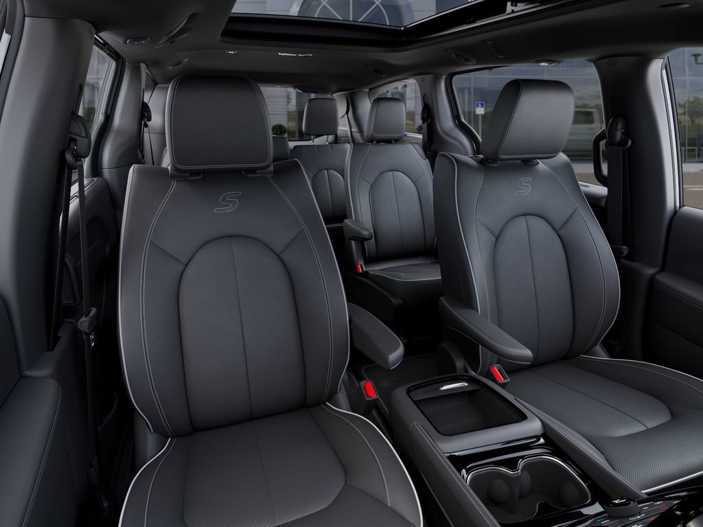 New 2026 Chrysler Pacifica Limited w/ Uconnect Theater Family Group FWD image 17