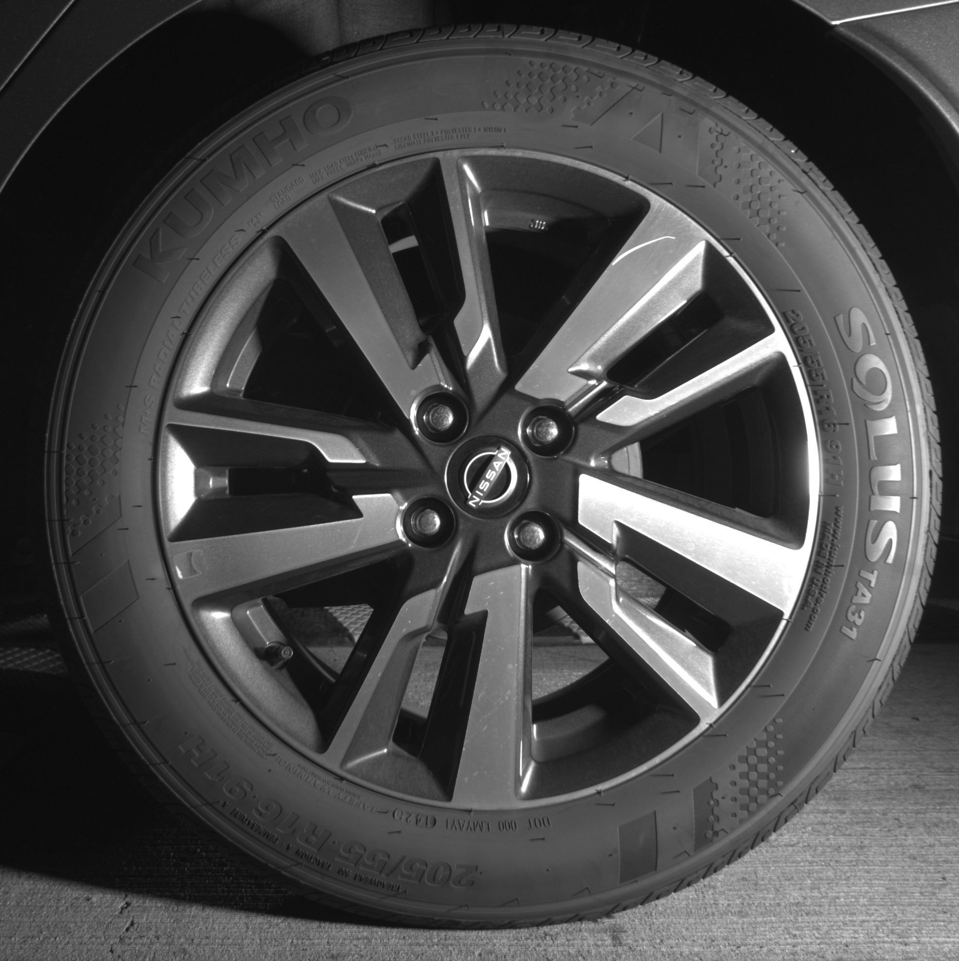 Used 2025 Nissan Versa SV image 14