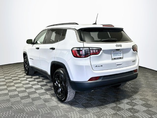 Used 2024 Jeep Compass Latitude AWD/4WD image 7