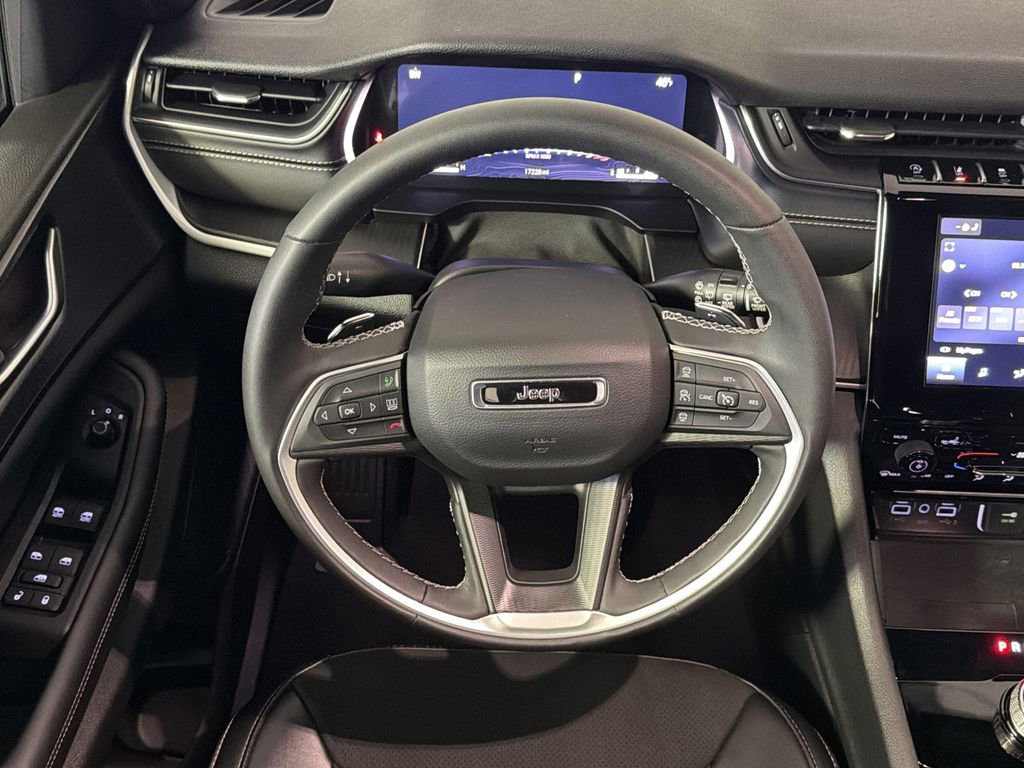 Used 2024 Jeep Grand Cherokee Altitude image 26