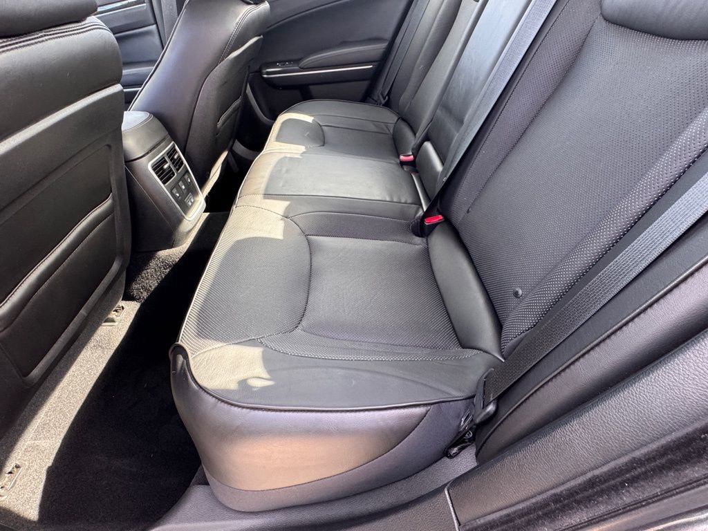 Used 2019 Chrysler 300 Limited w/ Safetytec Plus Group image 30