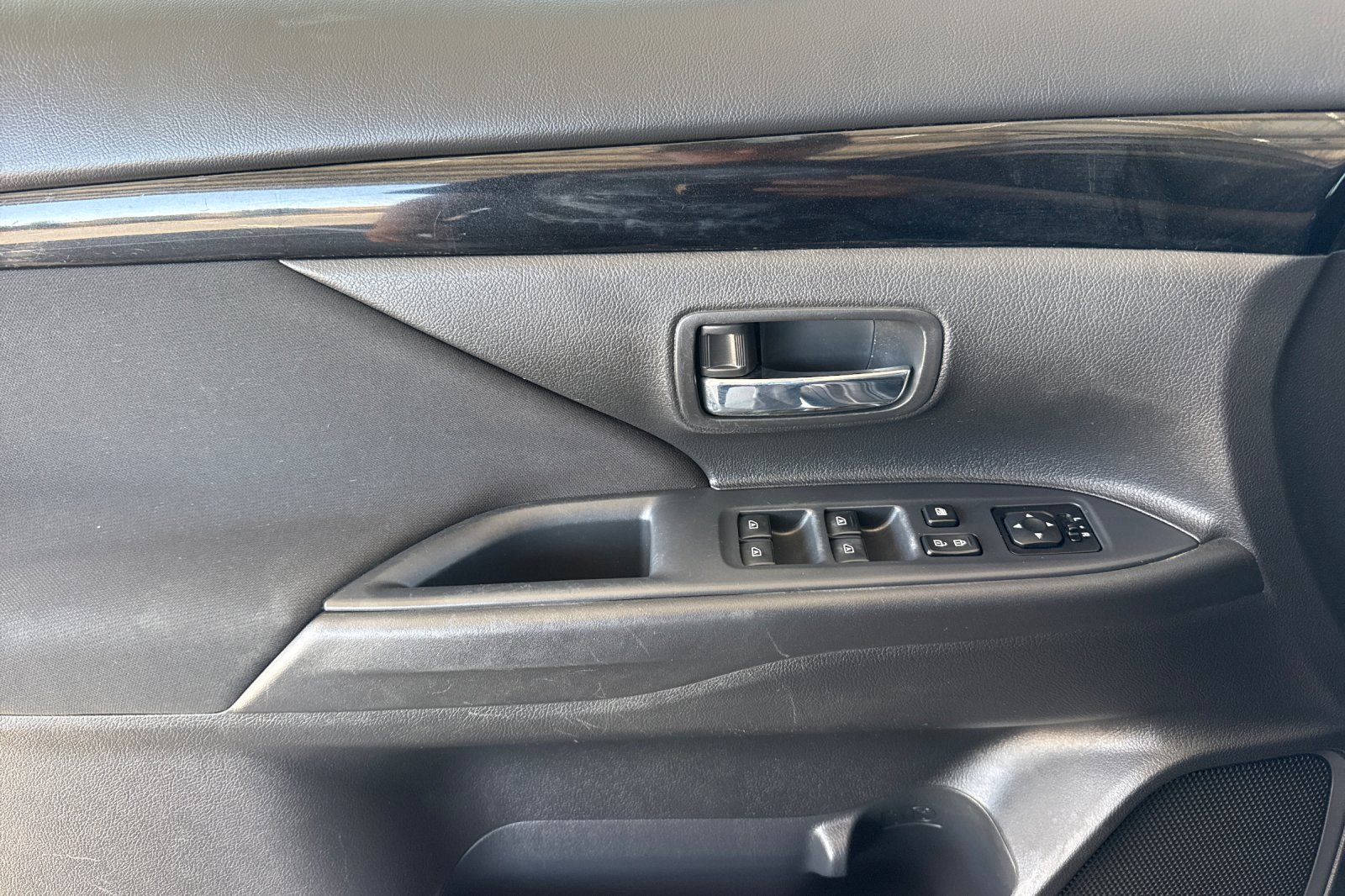 Used 2020 Mitsubishi Outlander ES FWD image 17
