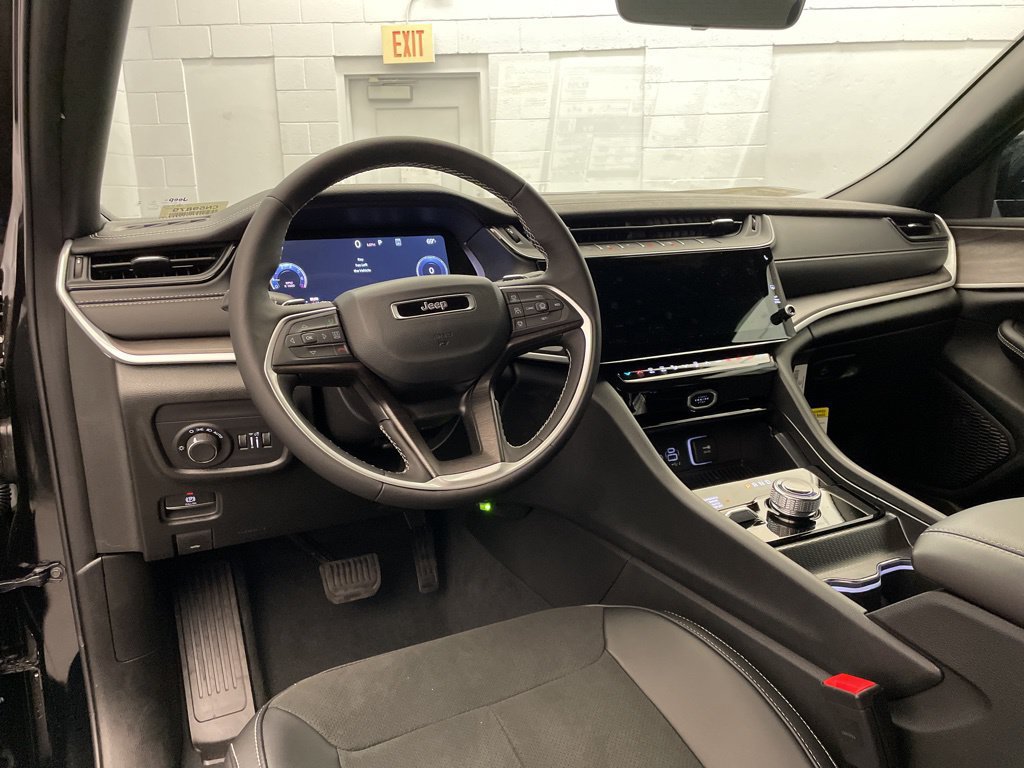 New 2026 Jeep Grand Cherokee Altitude AWD/4WD image 9