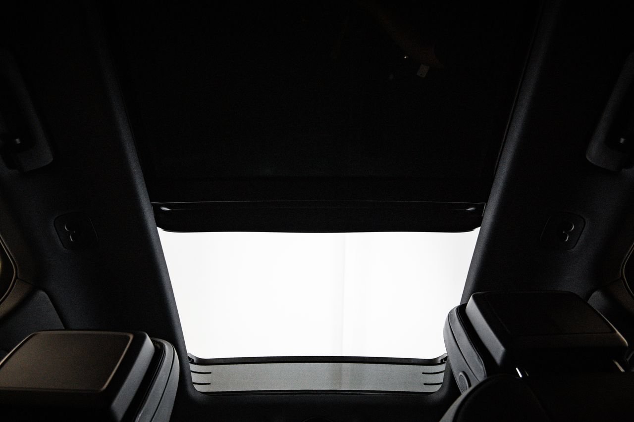 Certified 2023 Porsche Macan AWD/4WD image 30