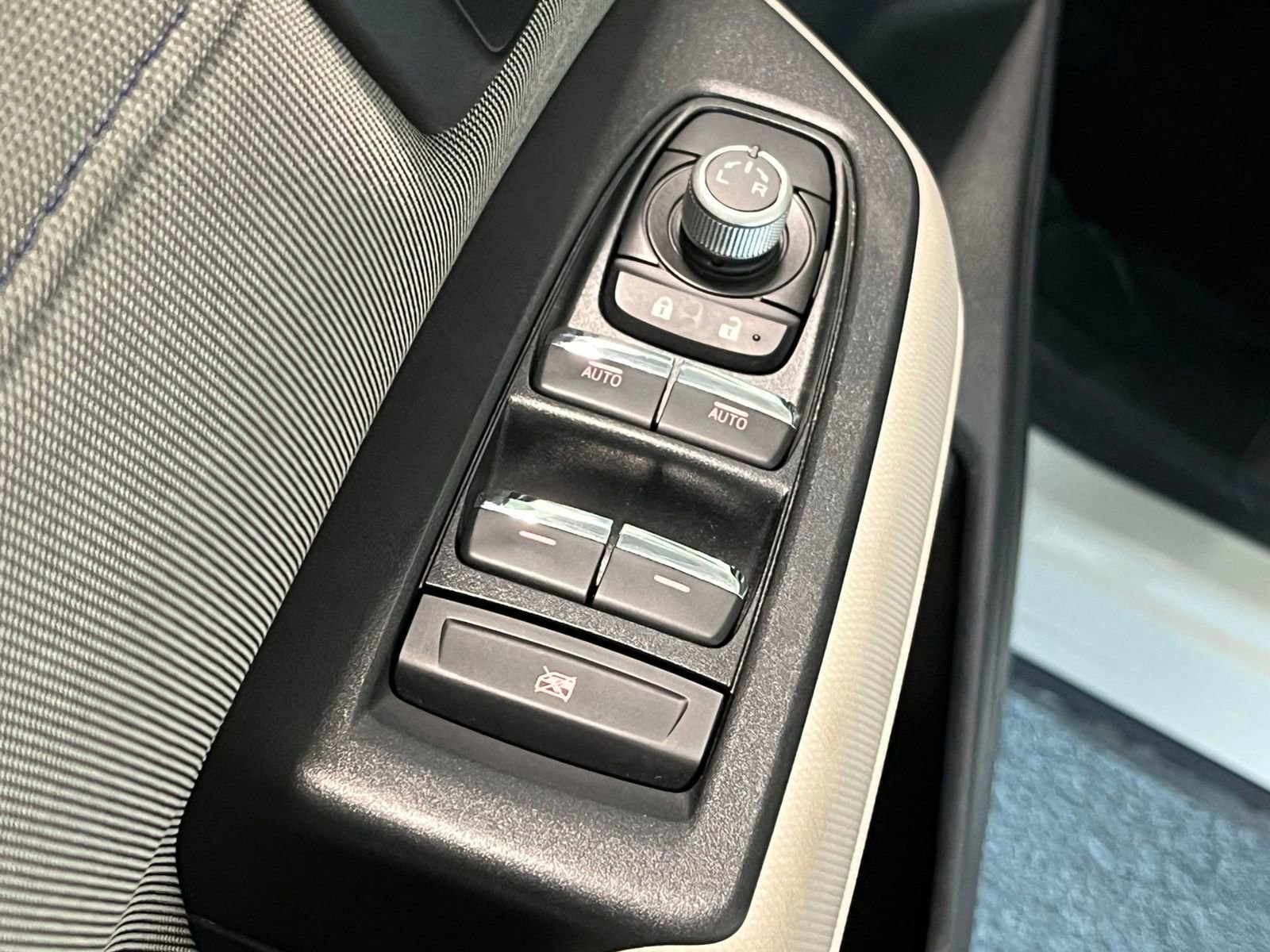 Used 2025 Subaru Forester Premium AWD/4WD image 32