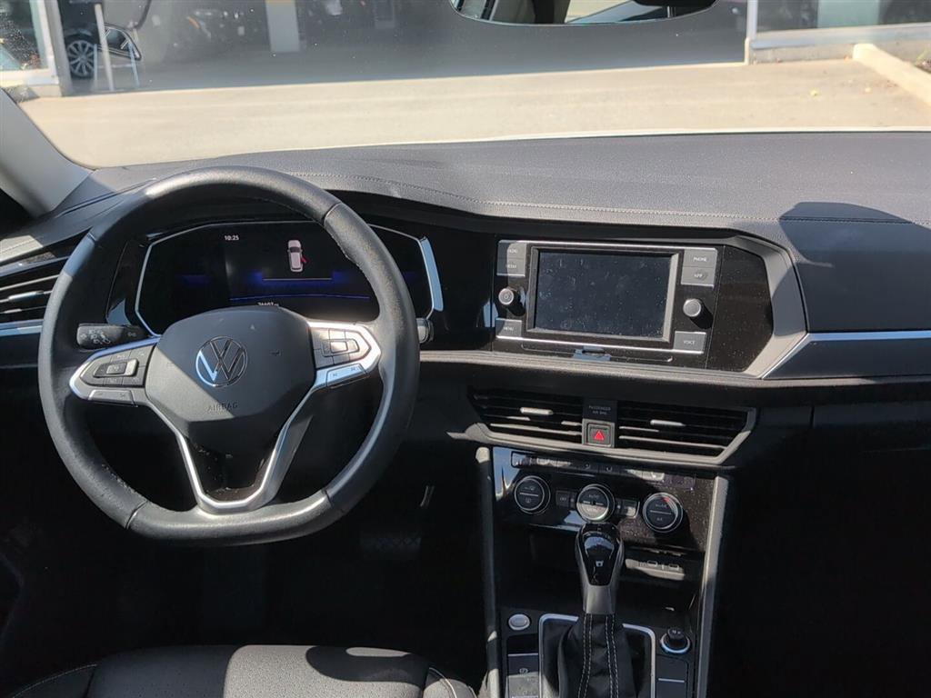 Used 2023 Volkswagen Jetta SE w/ Panoramic Sunroof Package FWD image 9