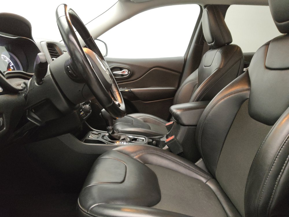 Used 2021 Jeep Cherokee Latitude Plus FWD image 17