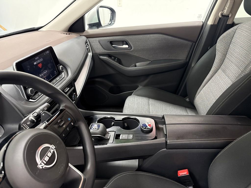 Used 2023 Nissan Rogue SV image 25