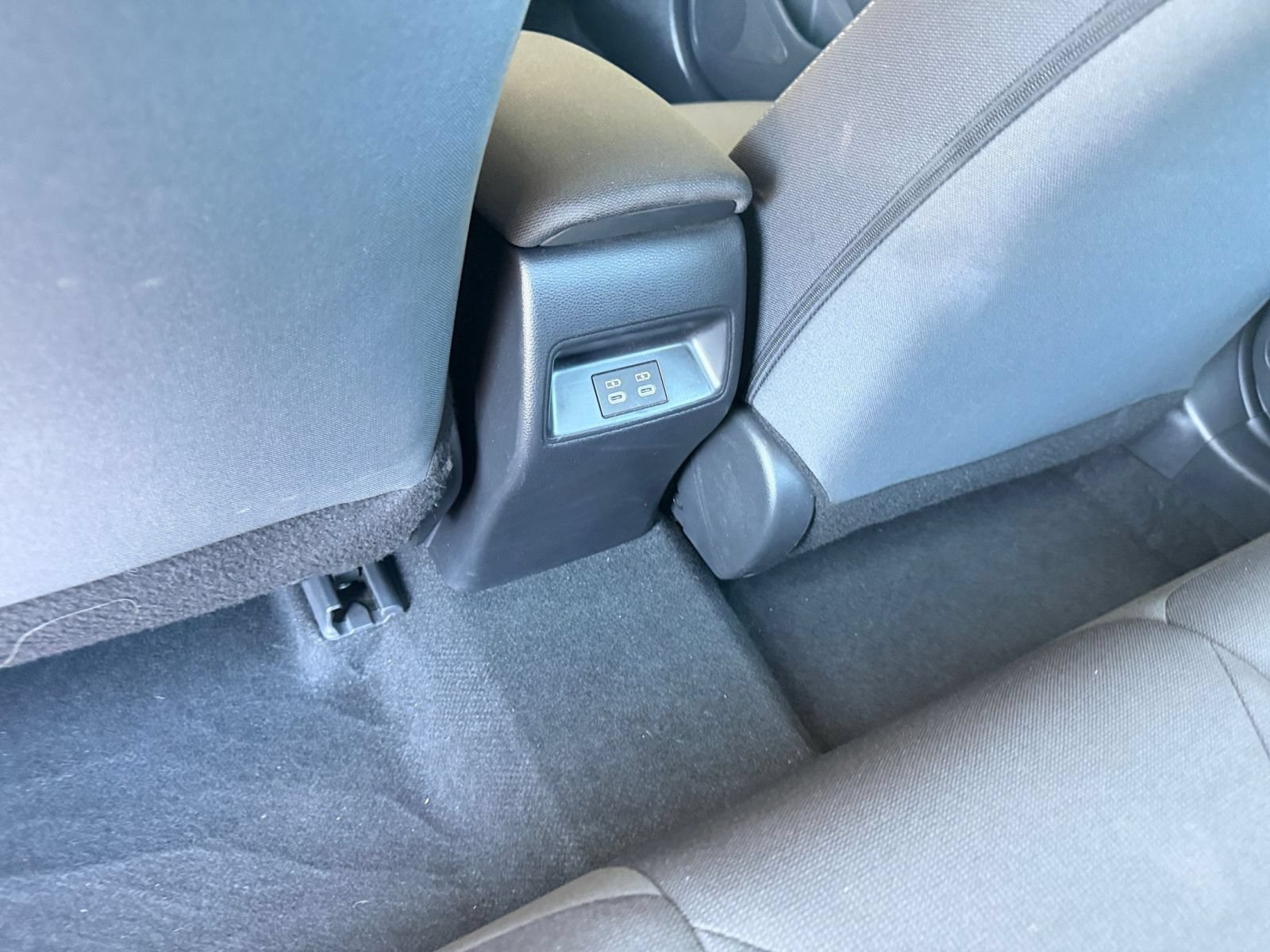 Used 2025 Toyota Corolla LE FWD image 39