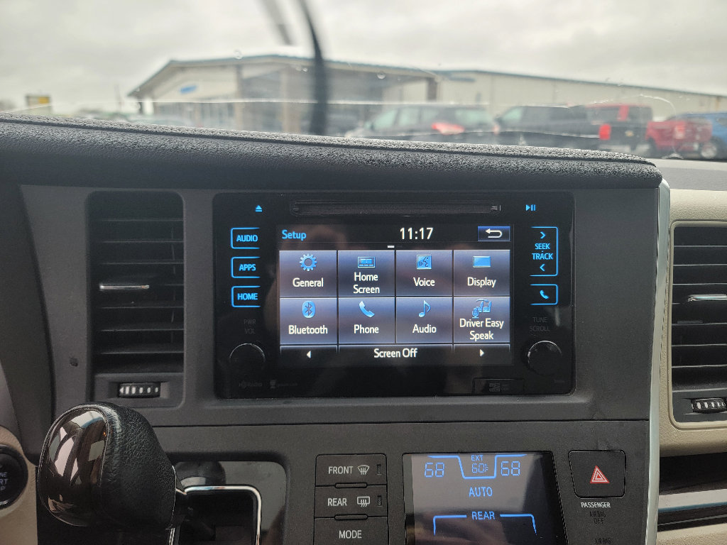 Used 2015 Toyota Sienna XLE w/ XLE Navigation Package image 20