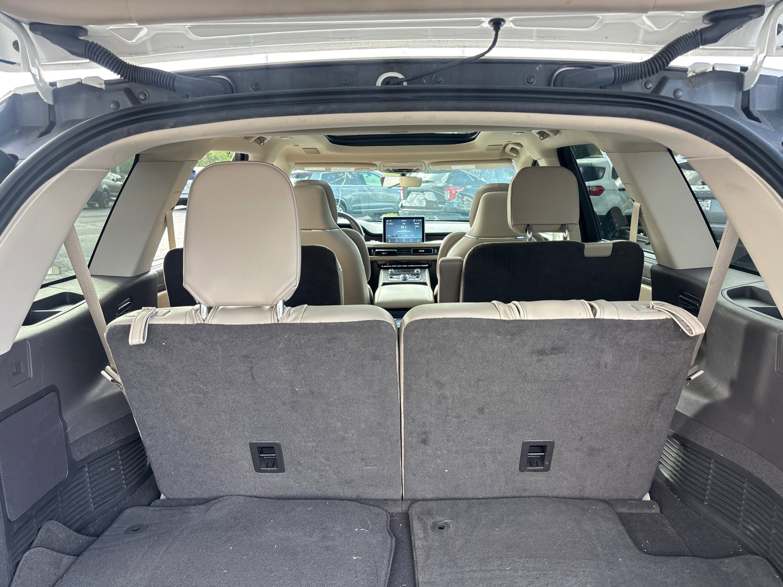 Used 2023 Lincoln Aviator Reserve w/ Equipment Group 201A AWD/4WD image 9