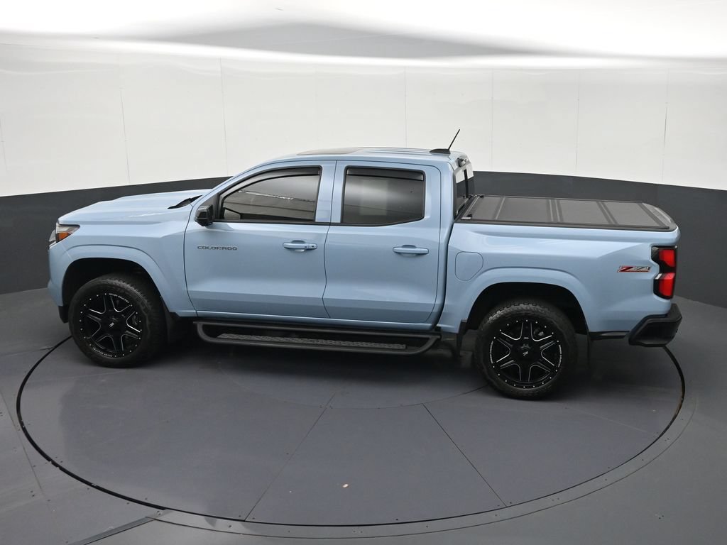 Used 2025 Chevrolet Colorado Z71 w/ Technology Package AWD/4WD image 25